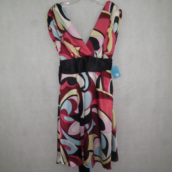 Roulette Dress V Neck Size 6 Sash Flower Design - Picture 4 of 7